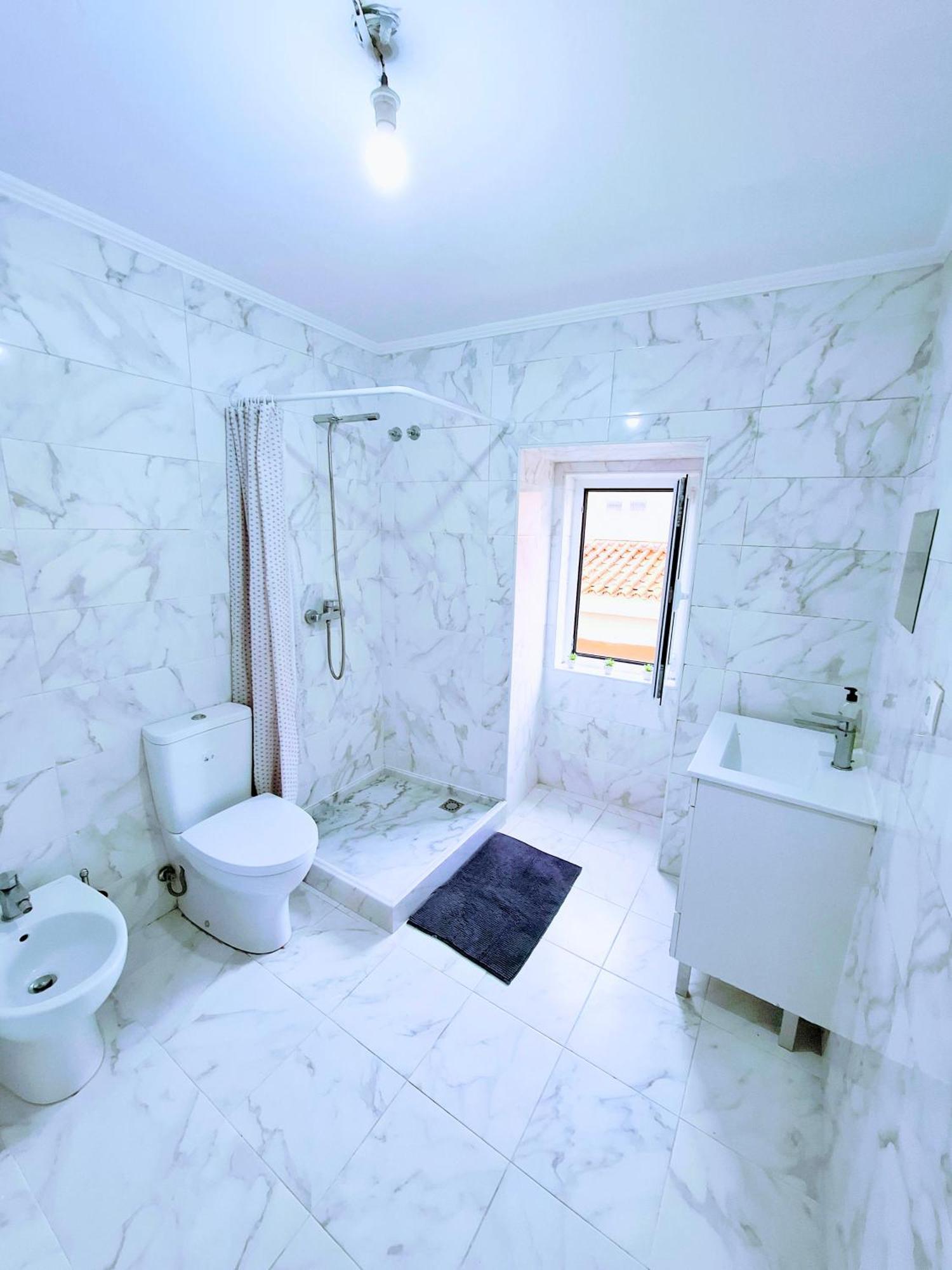 Apartment Beautiful And Spacious Flat In The Center Lissabon