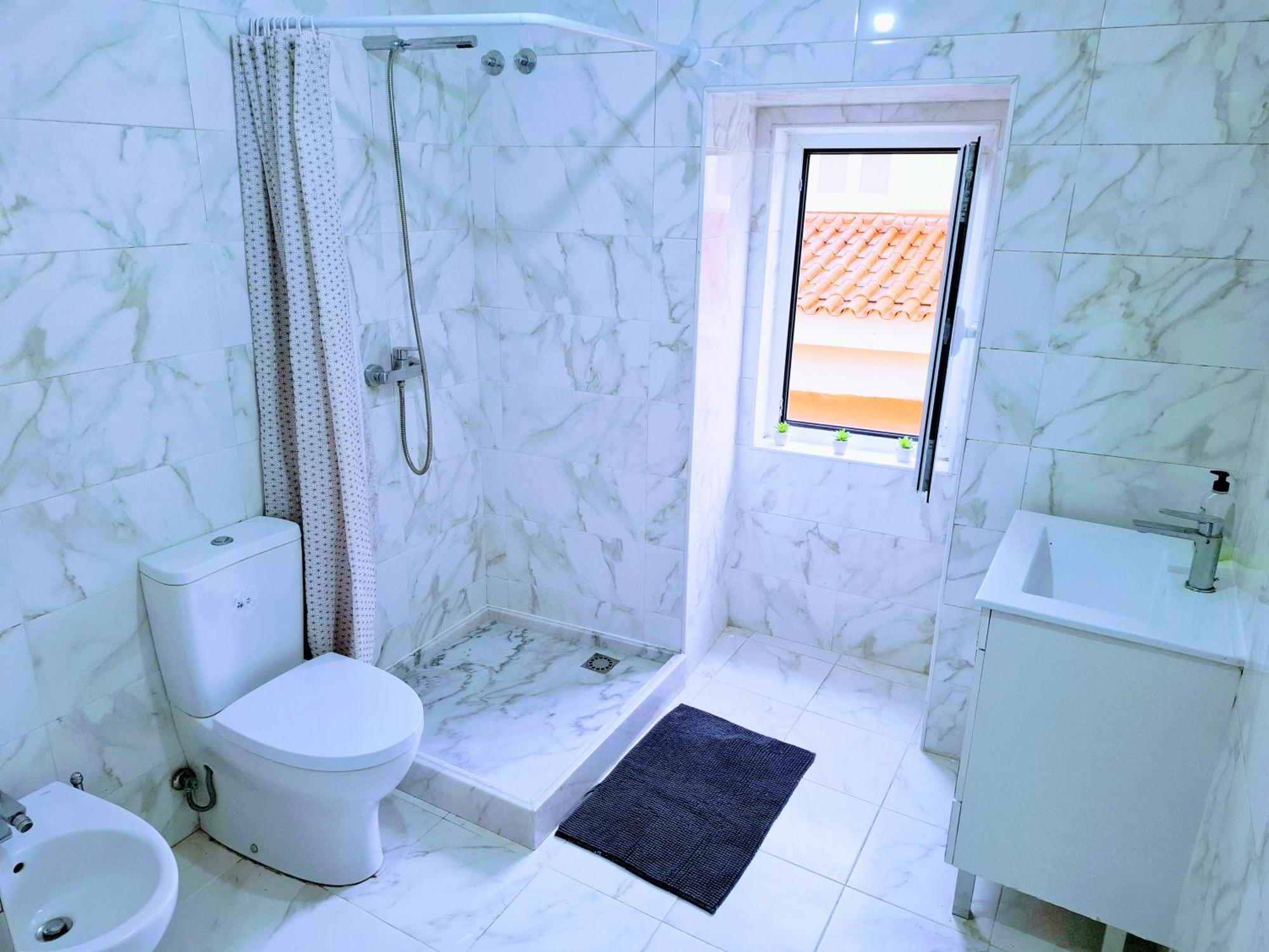 Beautiful And Spacious Flat In The Center Lissabon