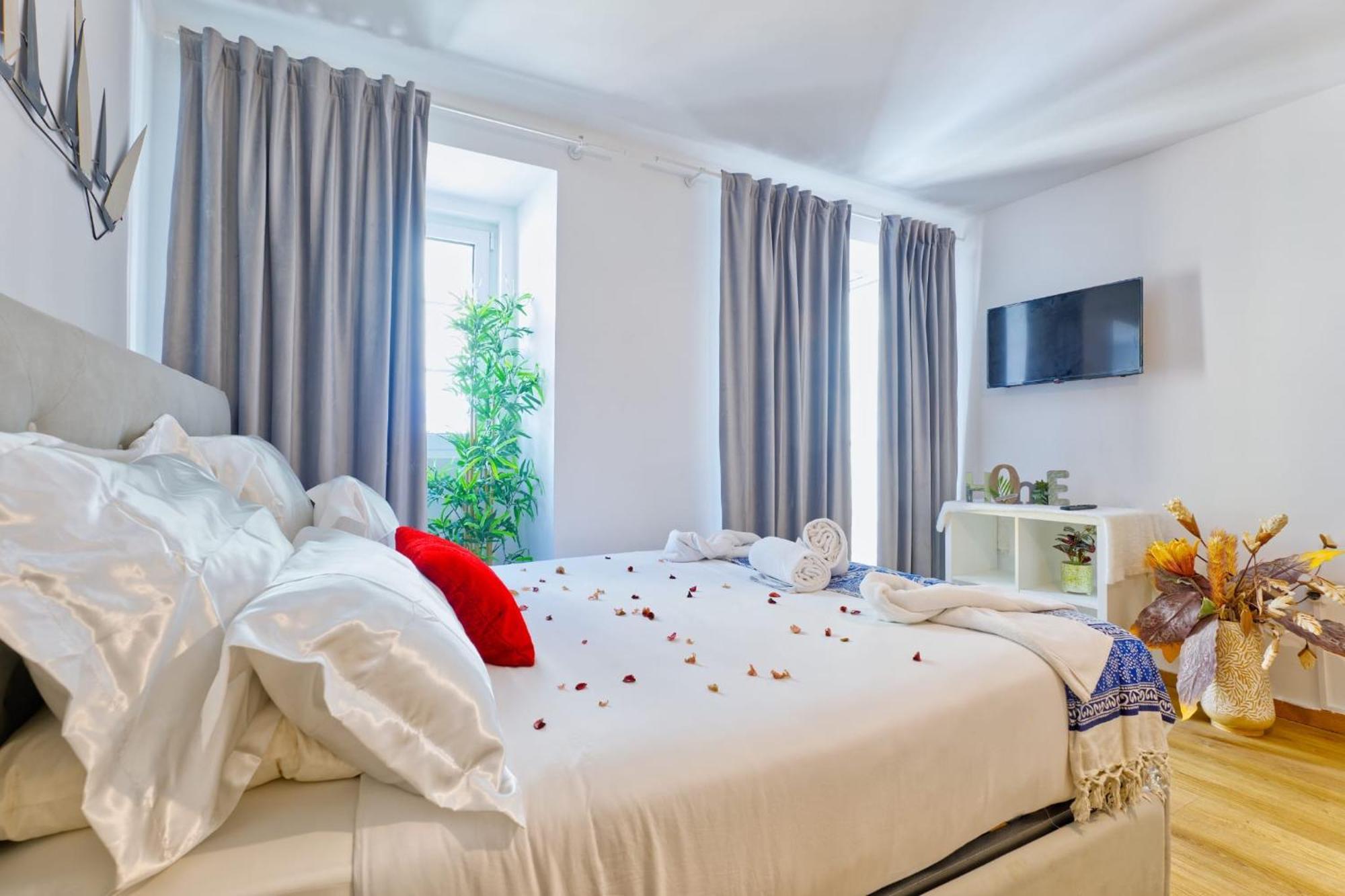 Beautiful And Spacious Flat In The Center *