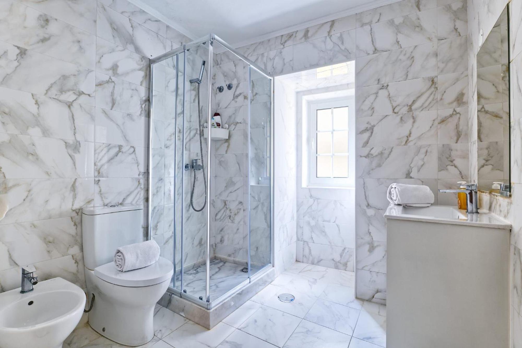 Beautiful And Spacious Flat In The Center Lissabon