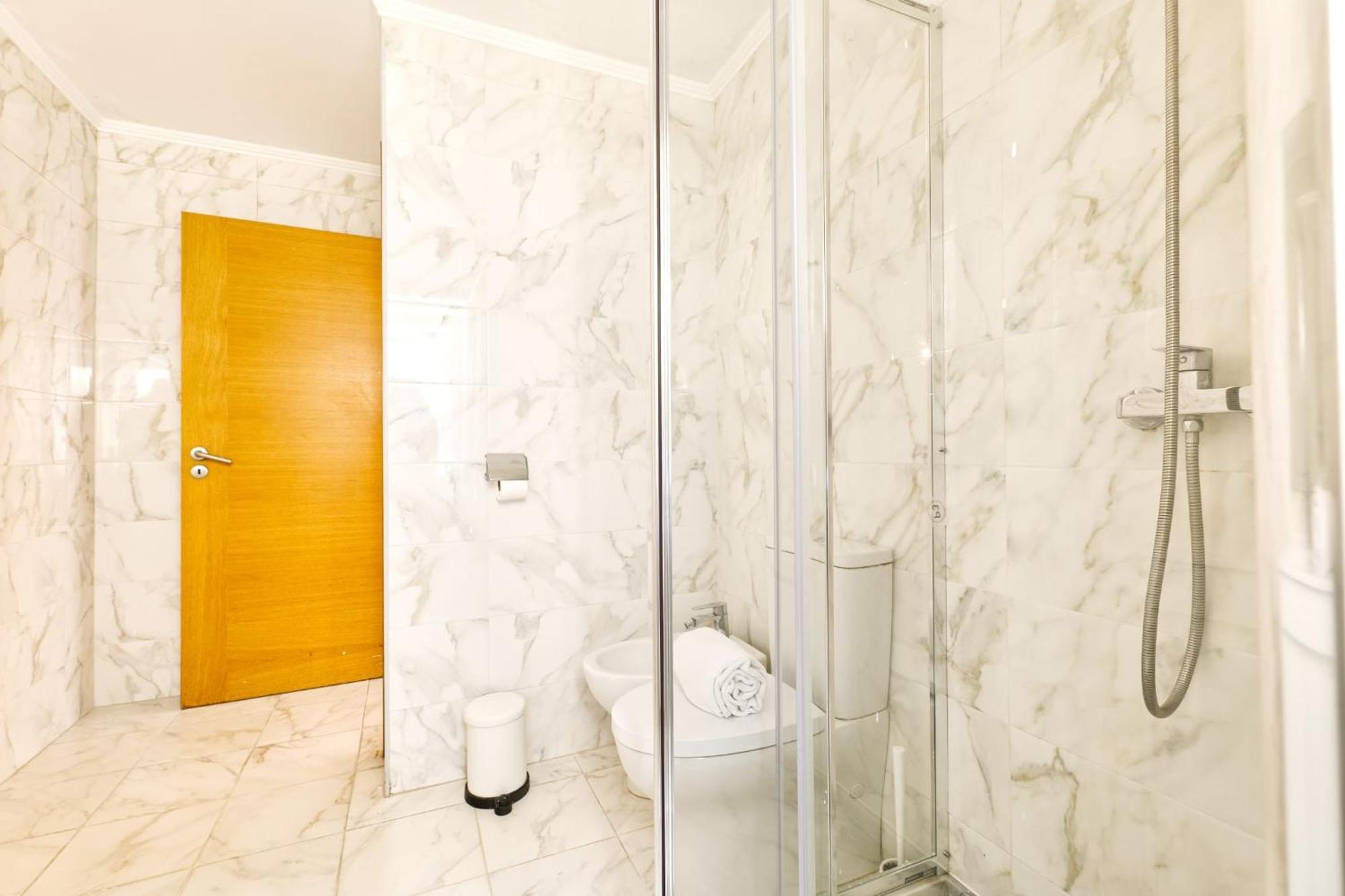 Apartment Beautiful And Spacious Flat In The Center Lissabon