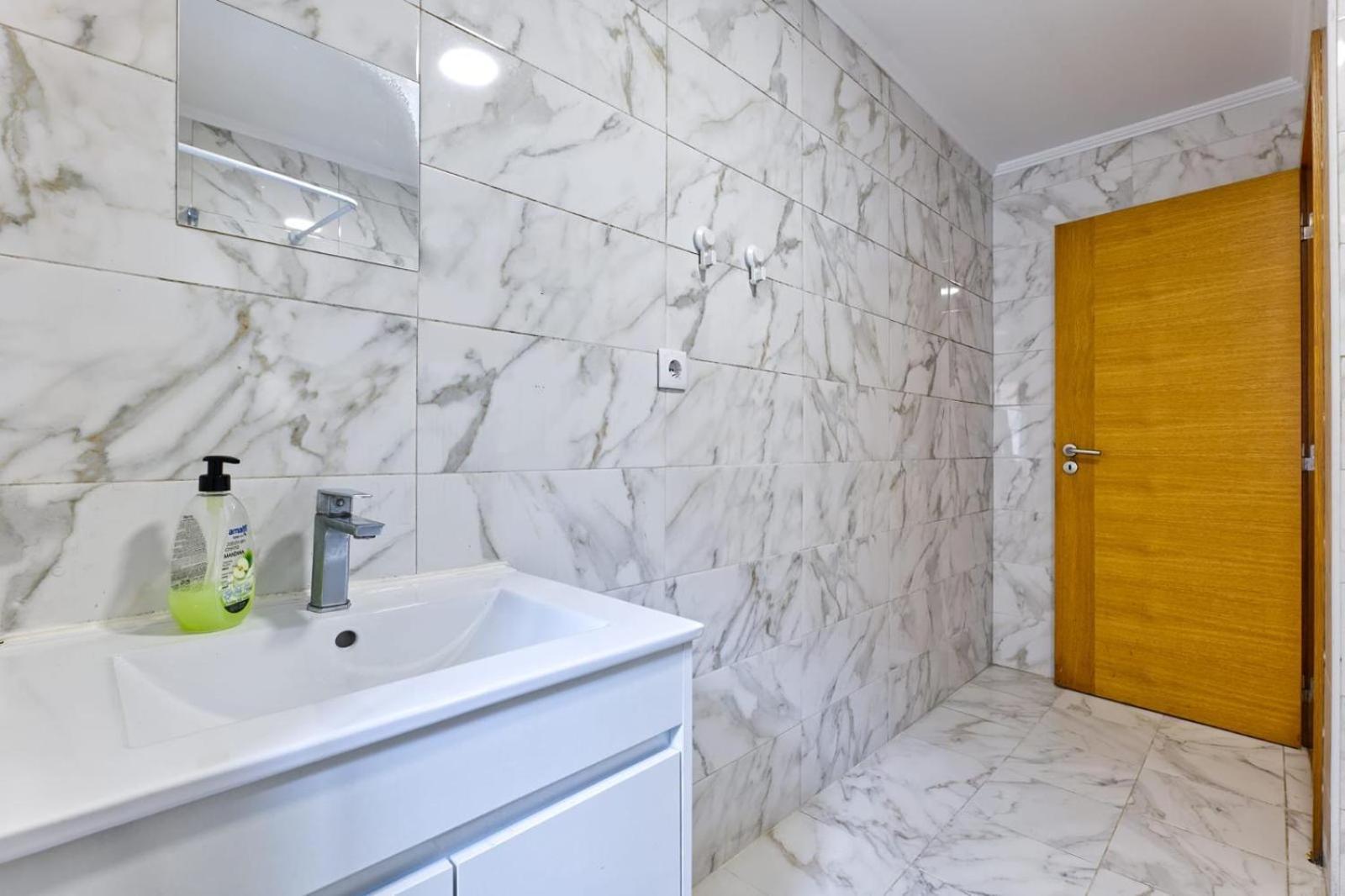 Apartment Beautiful And Spacious Flat In The Center Lissabon